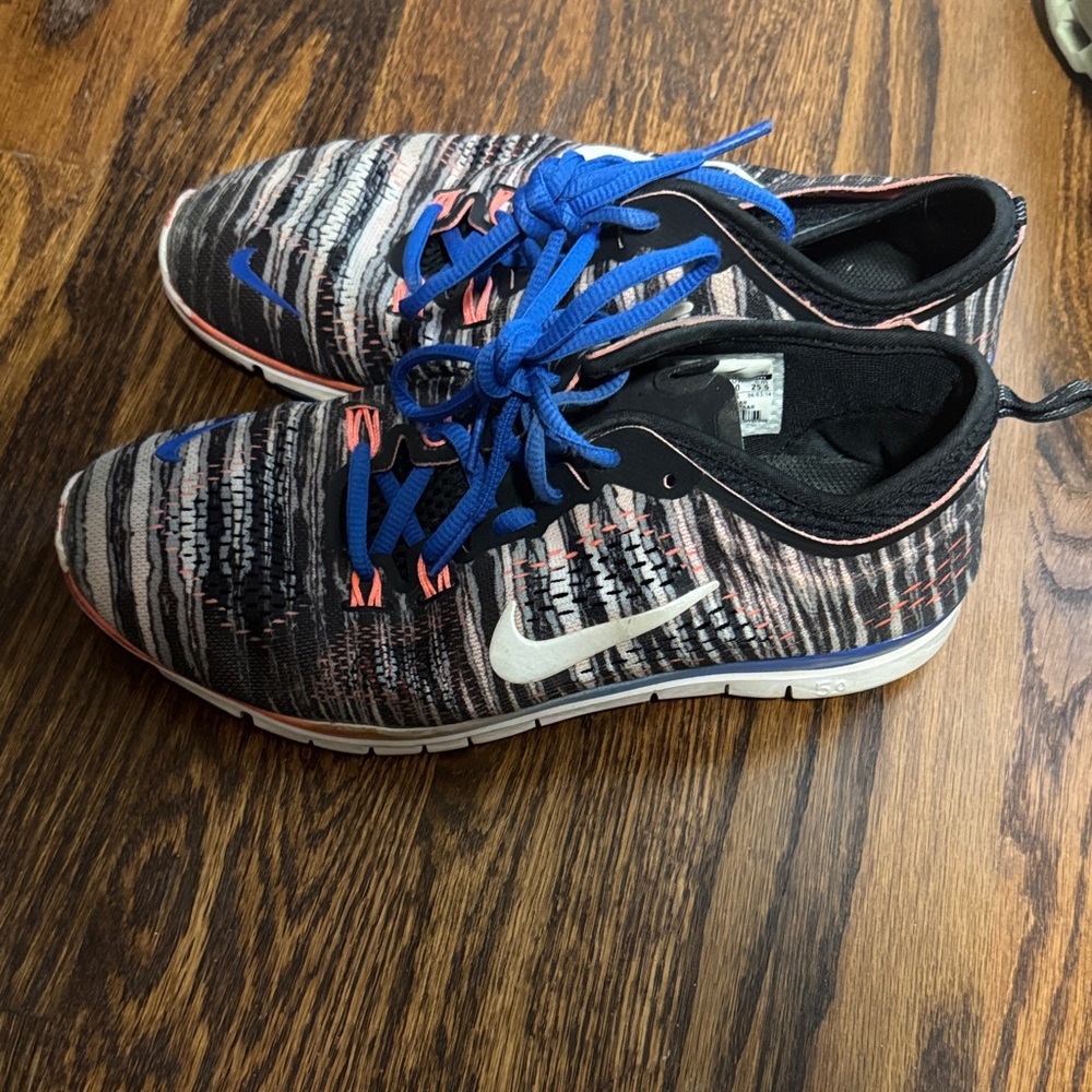 Nike Black and White Knit Sneakers with Blue Accents